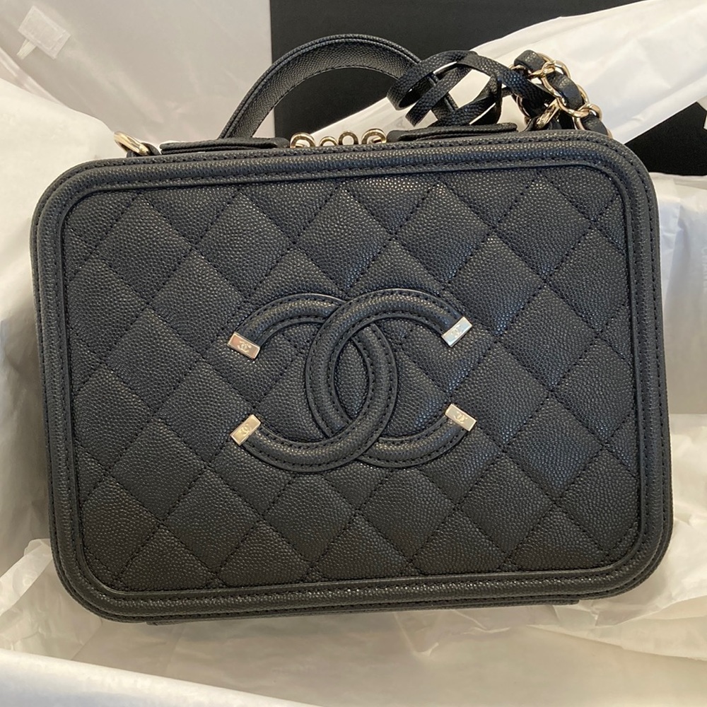 CHANEL Caviar Vanity Filigree Medium CC Case